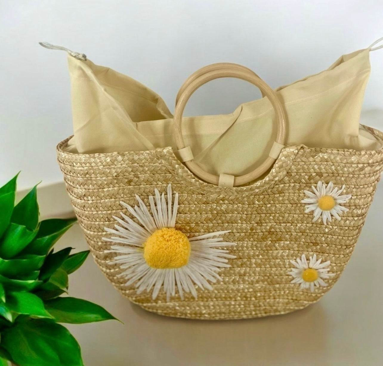 Little Daisy Straw Wooden Ring Handbag